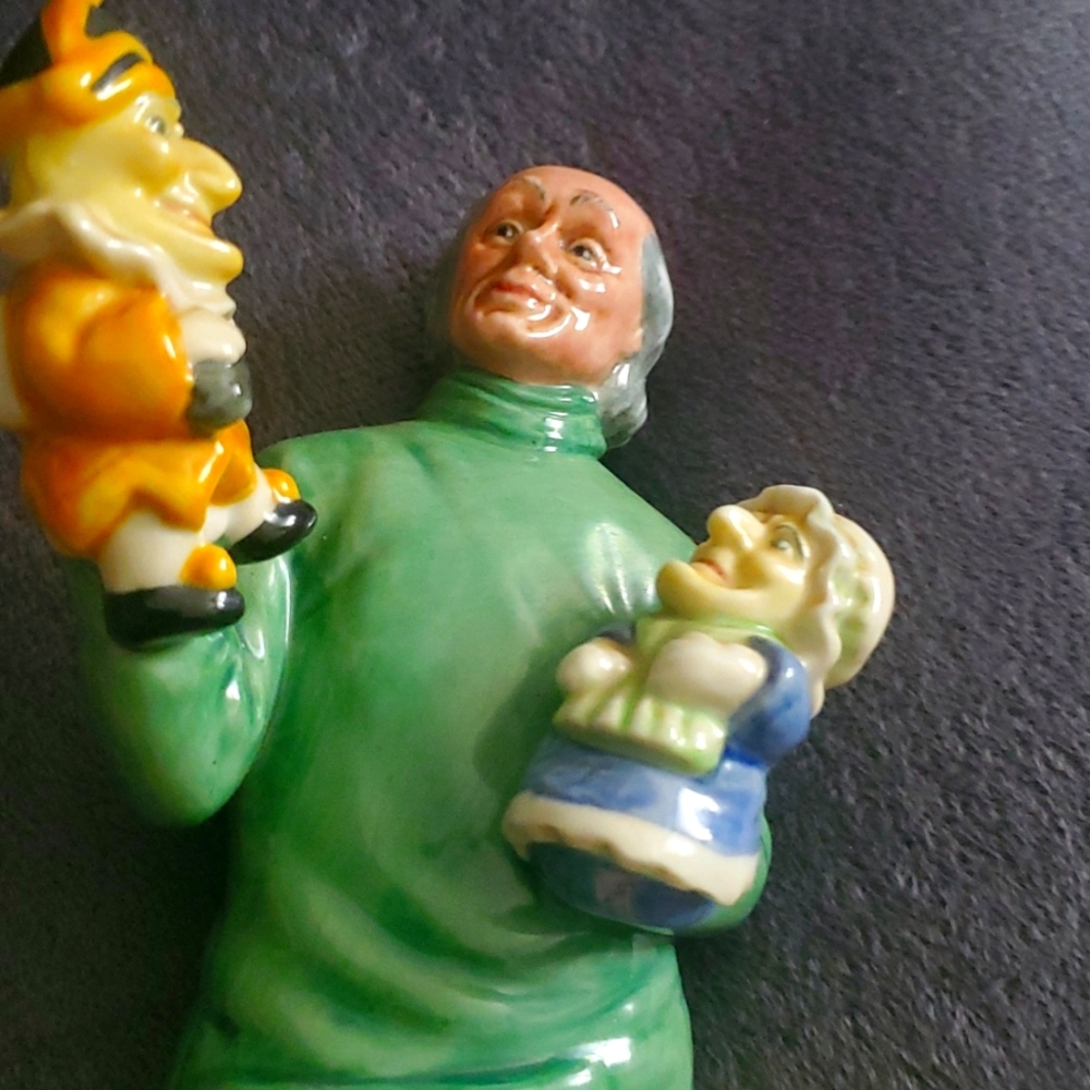 PUNCH AND JUDY Collectable Statue Royal Doulton
